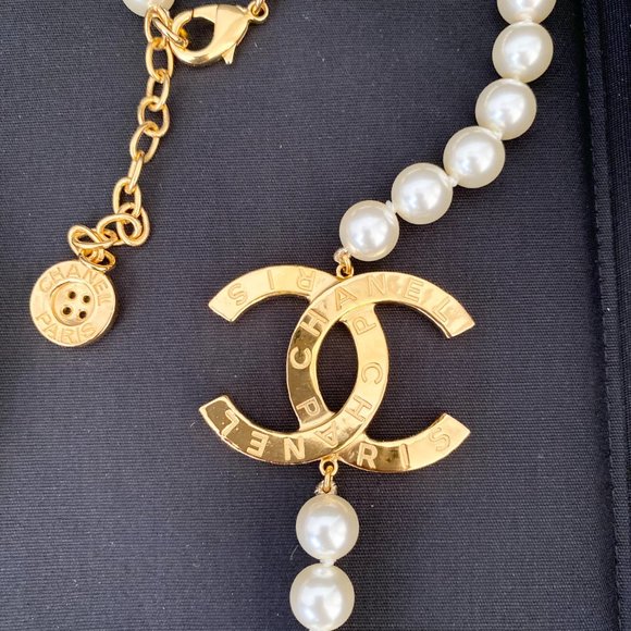 CHANEL 23A ICONIC BIG GOLD CC LOGO PEARL NECKLACE BUTTON CHARM - Picture 7 of 12
